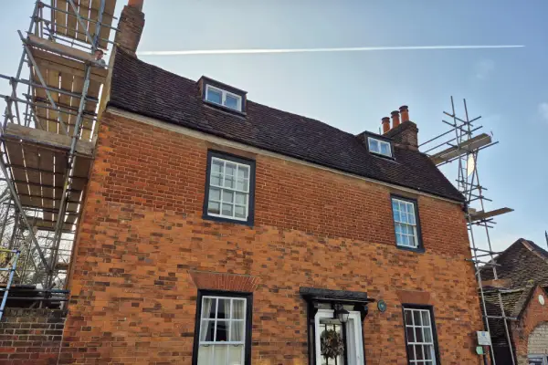 Decorate Listed Building In Surrey